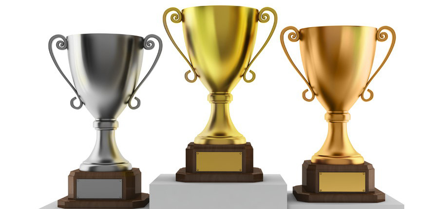 Раздаем призы победителям